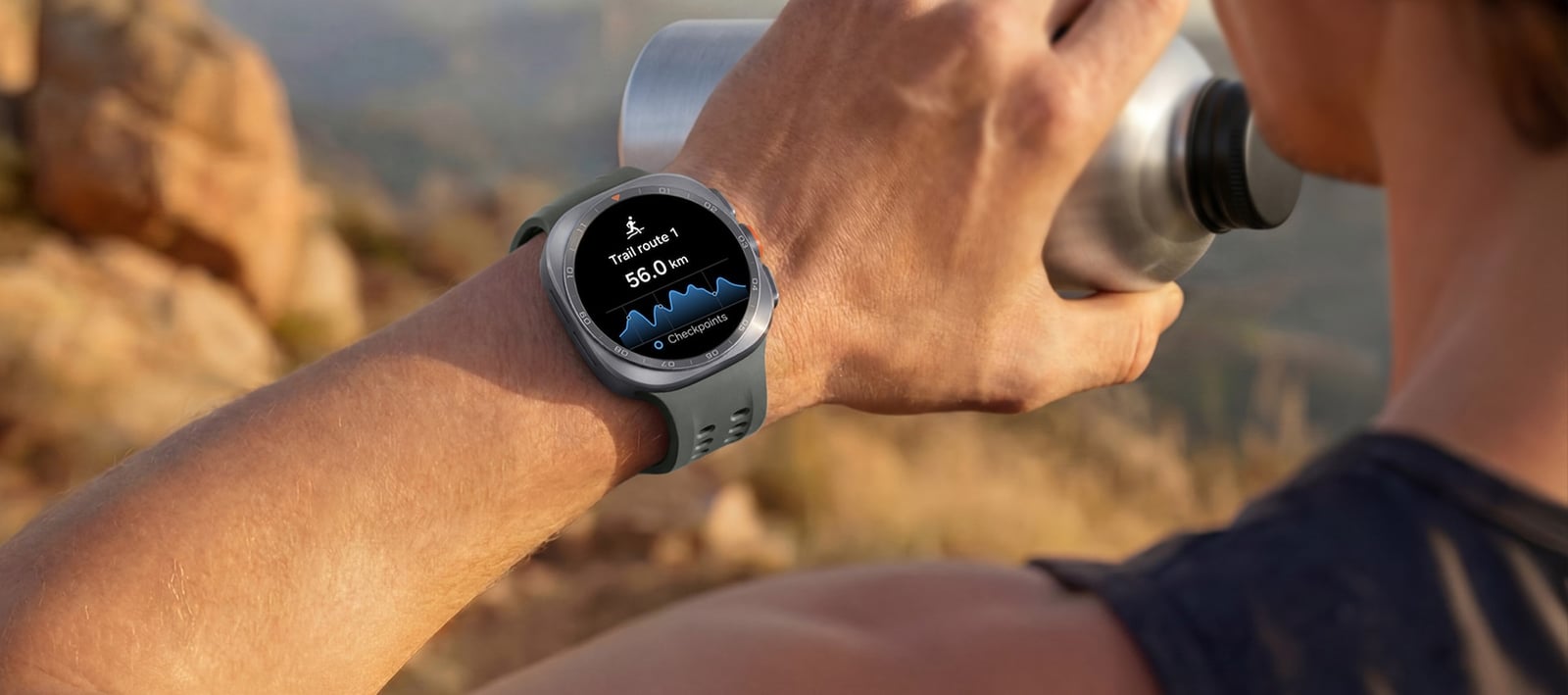 산행 중 경로 안내를 보는 Galaxy Watch Ultra2