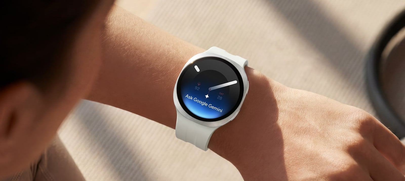 손목을 들어 Gemini를 부르는 Galaxy Watch9