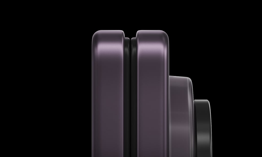 Galaxy Z Fold8 Ultra 힌지 근접 연출