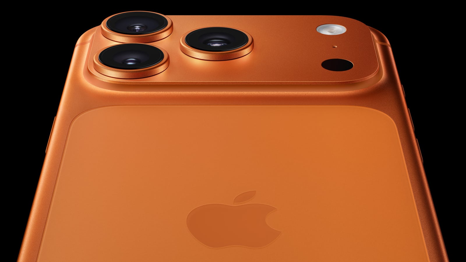 iPhone 17 Pro 후면 카메라 근접 연출